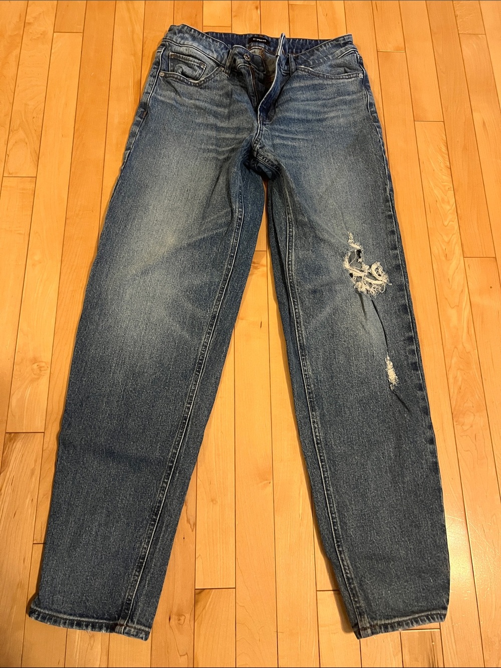 Express Women’s Blue Distressed Midrise Tapered Jeans Size 4